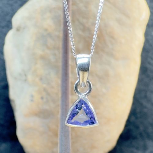 9CT WHITE GOLD BLUE TOPAZ PENDANT NECKLACE - ADDITIONAL PHOTO 7