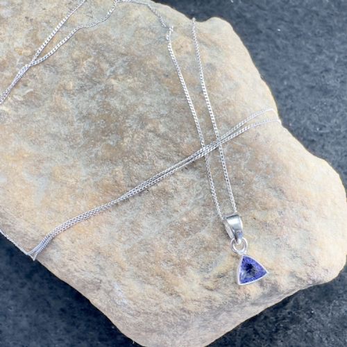 9CT WHITE GOLD BLUE TOPAZ PENDANT NECKLACE - ADDITIONAL PHOTO 10