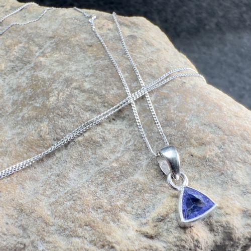 9CT WHITE GOLD BLUE TOPAZ PENDANT NECKLACE - ADDITIONAL PHOTO 11