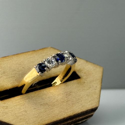 fig 1. 18ct Gold Diamond & Sapphire Ring