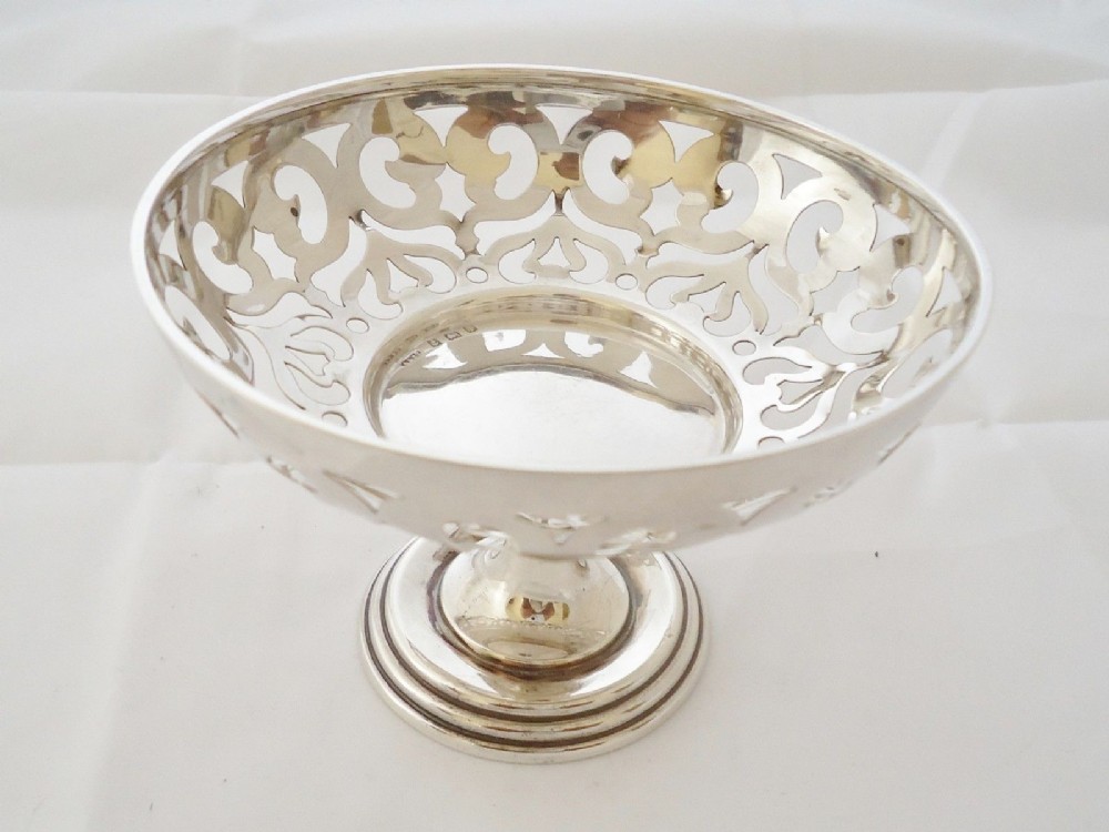 Stunning Antique Fully hallmarked Sterling silver pierced dish 53.6 grams 1908
