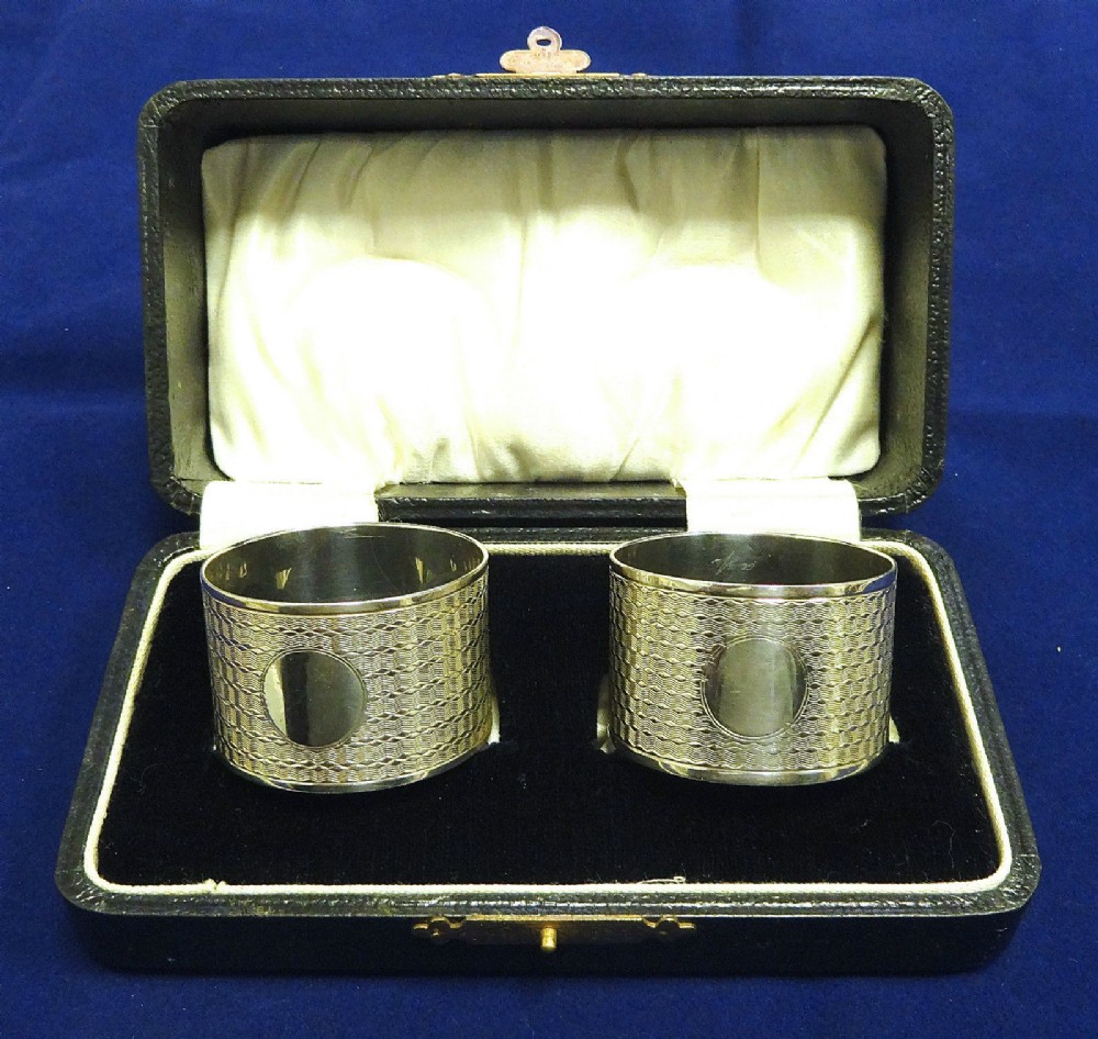 Stunning Boxed Pair Of Hallmarked Silver Napkin Rings Chester C1912