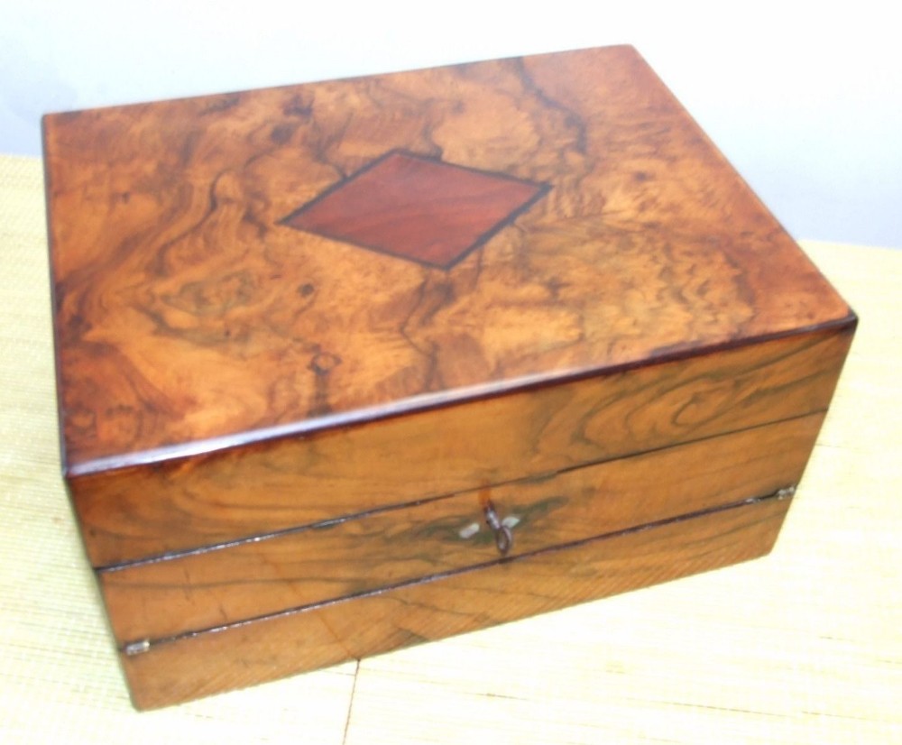 STUNNING VICTORIAN FIGURED WALNUT THREE FOLD ANTIQUE WRITING SLOPE
  