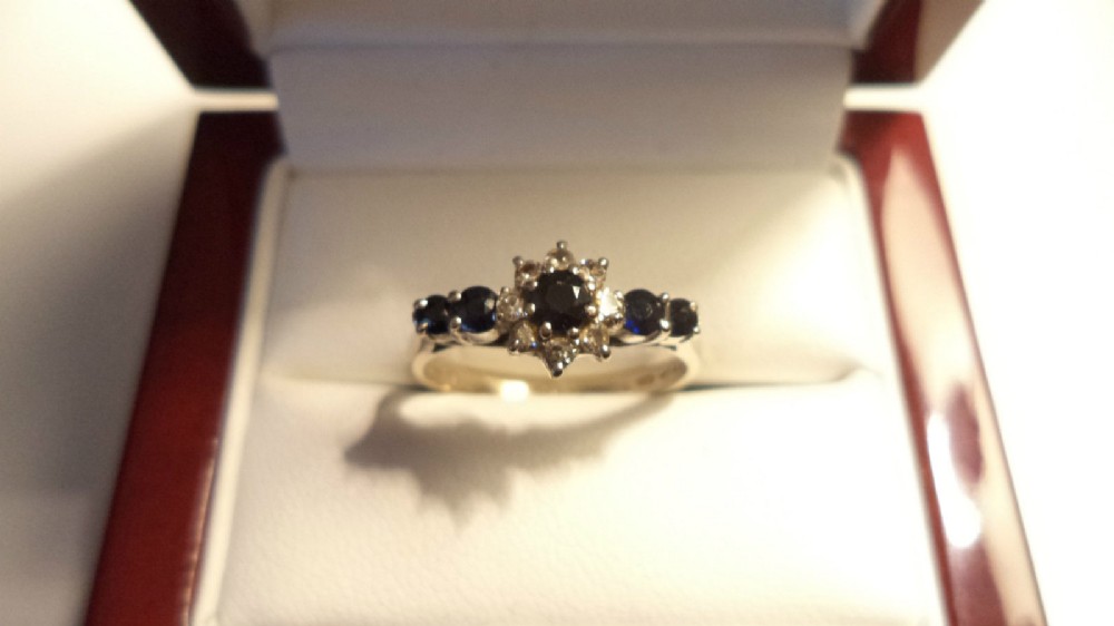 18ct Yellow Gold Diamond and Dark Sapphire Ring 2.6grams