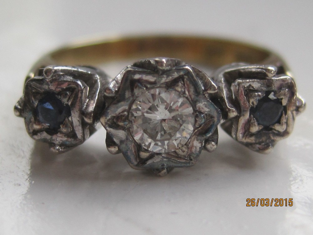 Stunning Art Deco 18ct gold 0.25ct diamond and sapphire ring.  
