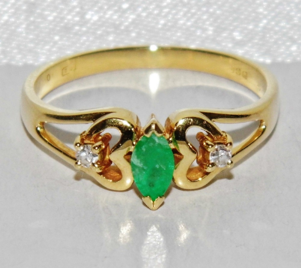 STUNNING ART DECO 18 CT YELLOW GOLD EMERALD & DIAMOND THREE STONE TRILOGY RING - size P 