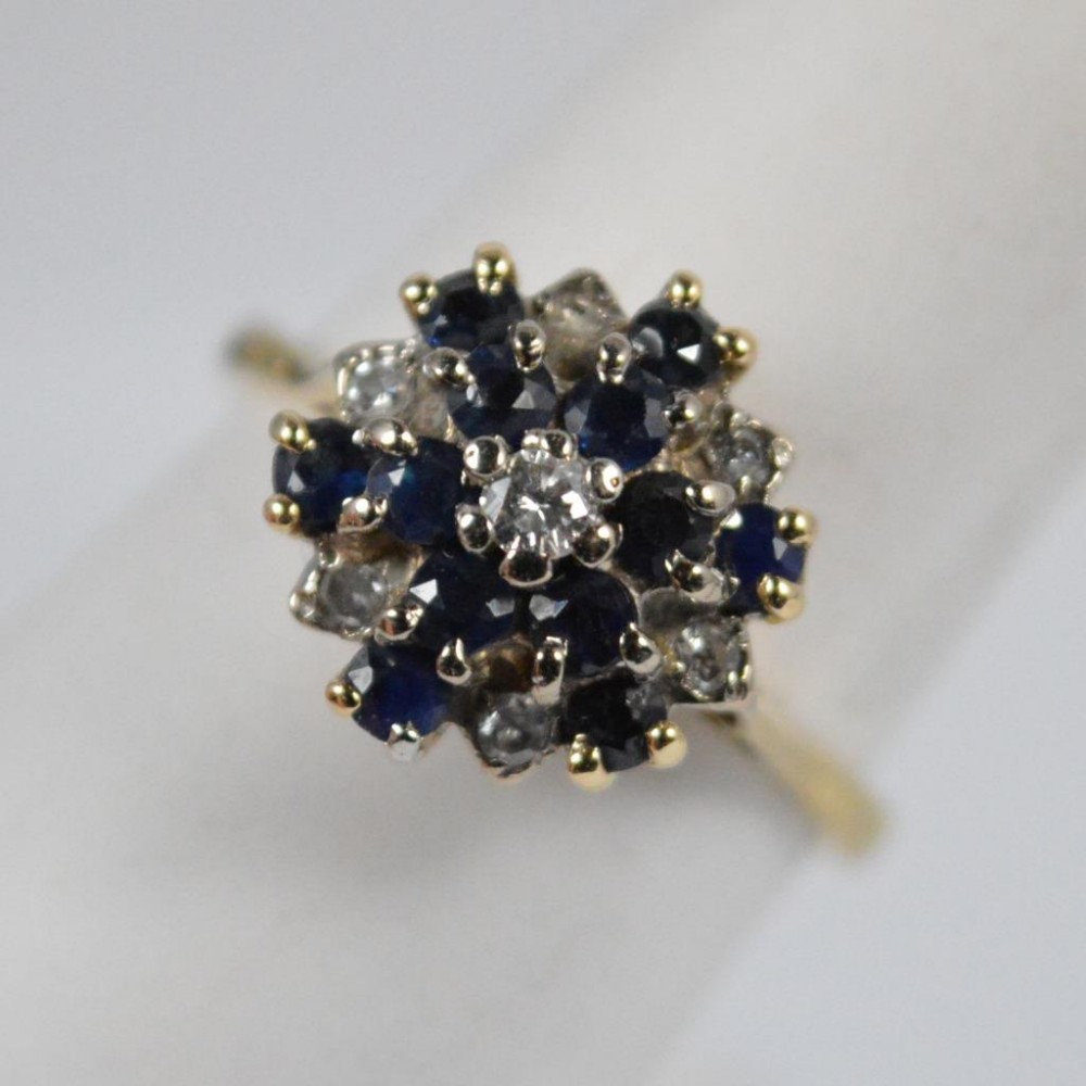 Lovely Heavy Edwardian Sapphire & Diamond 18ct Gold Cluster Ring