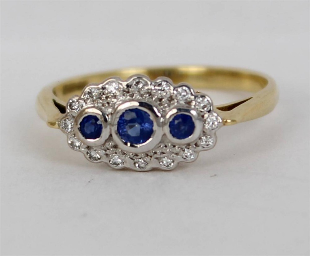 Stunning Art Deco 18ct Gold Sapphire Diamond Cluster Ring