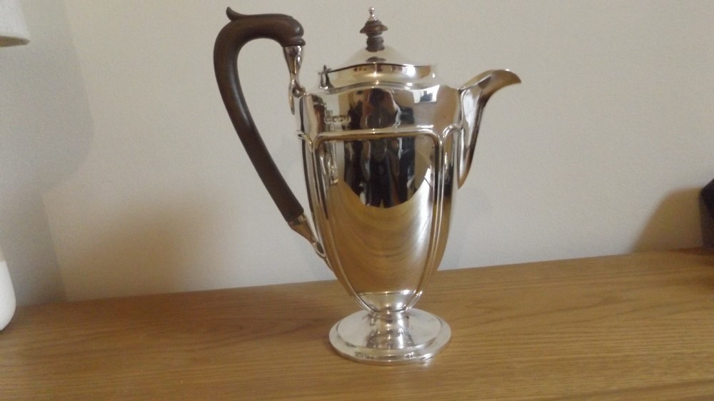 Superb Edwardian Silver Coffee Pot Mappin and Webb