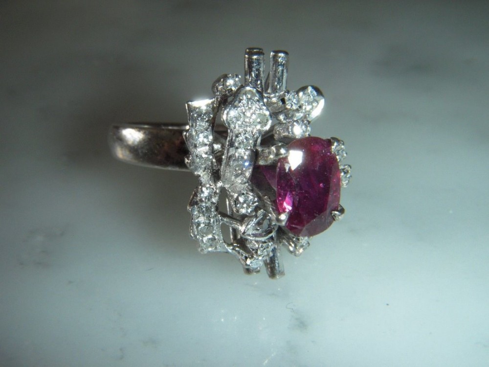SUPERB 1.00 CARAT DIAMOND & 1.25 CARAT RUBY 18CT WHITE GOLD CLUSTER RING 