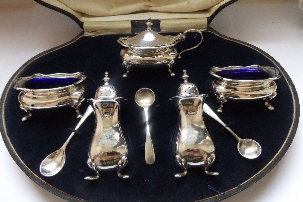 Superb Boxed Hallmarked Silver 5 piece Cruet Set Birmingham 1918