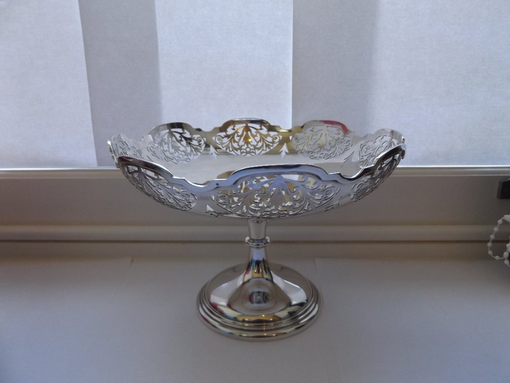 Stunning George V Silver Pedestal Bowl, Walker & Hall, Sheffield 1922 