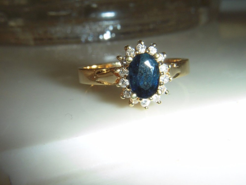 Lovely Art Deco 18ct Gold Sapphire & Diamond Ring