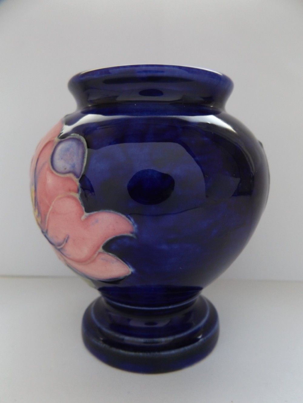 Super Moorcroft Small Bulbous Magnolia Pattern Vase View IV