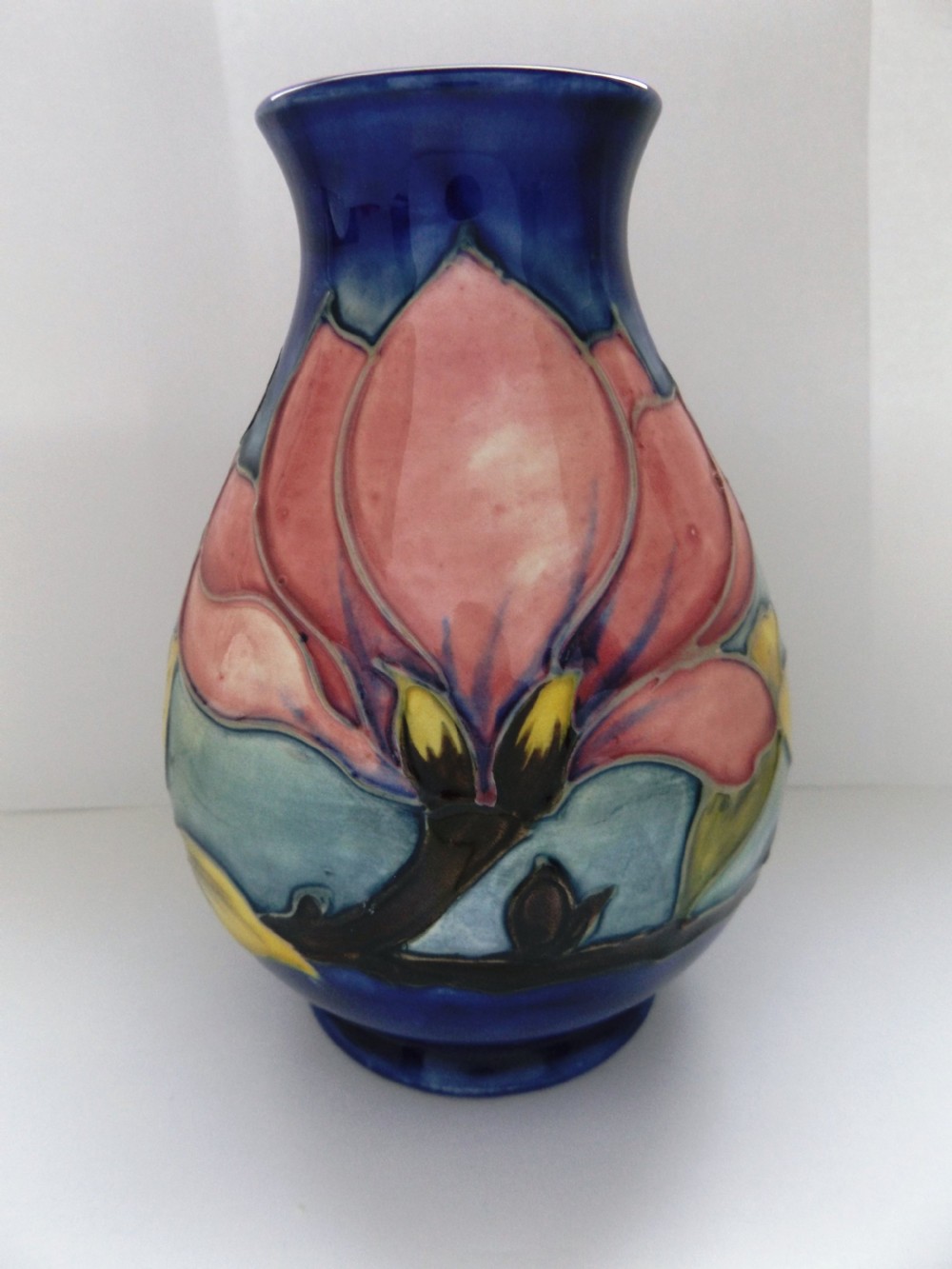 Lovely Moorcroft Magnolia Pattern Medium Vase