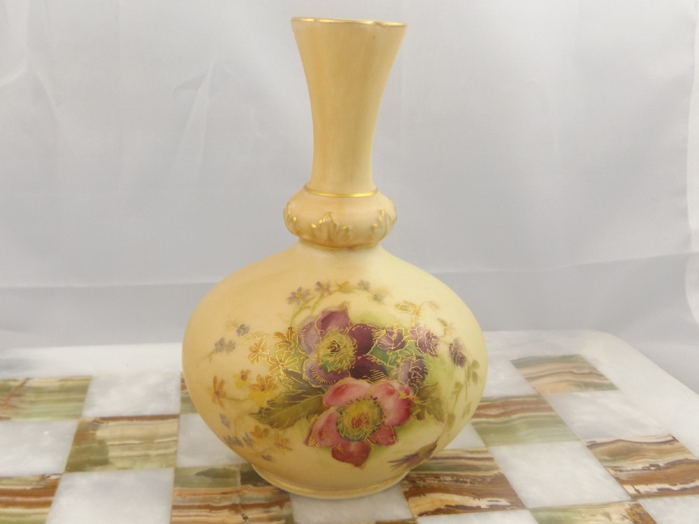 STUNNING ROYAL WORCESTER BLUSH IVORY STEM VASE c.1909 - PERFECT