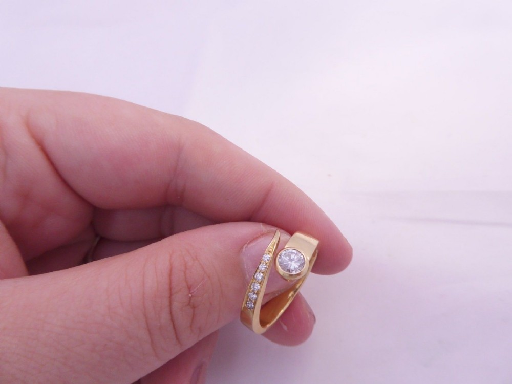 Superb diamond snake solitaire 18ct gold ring 