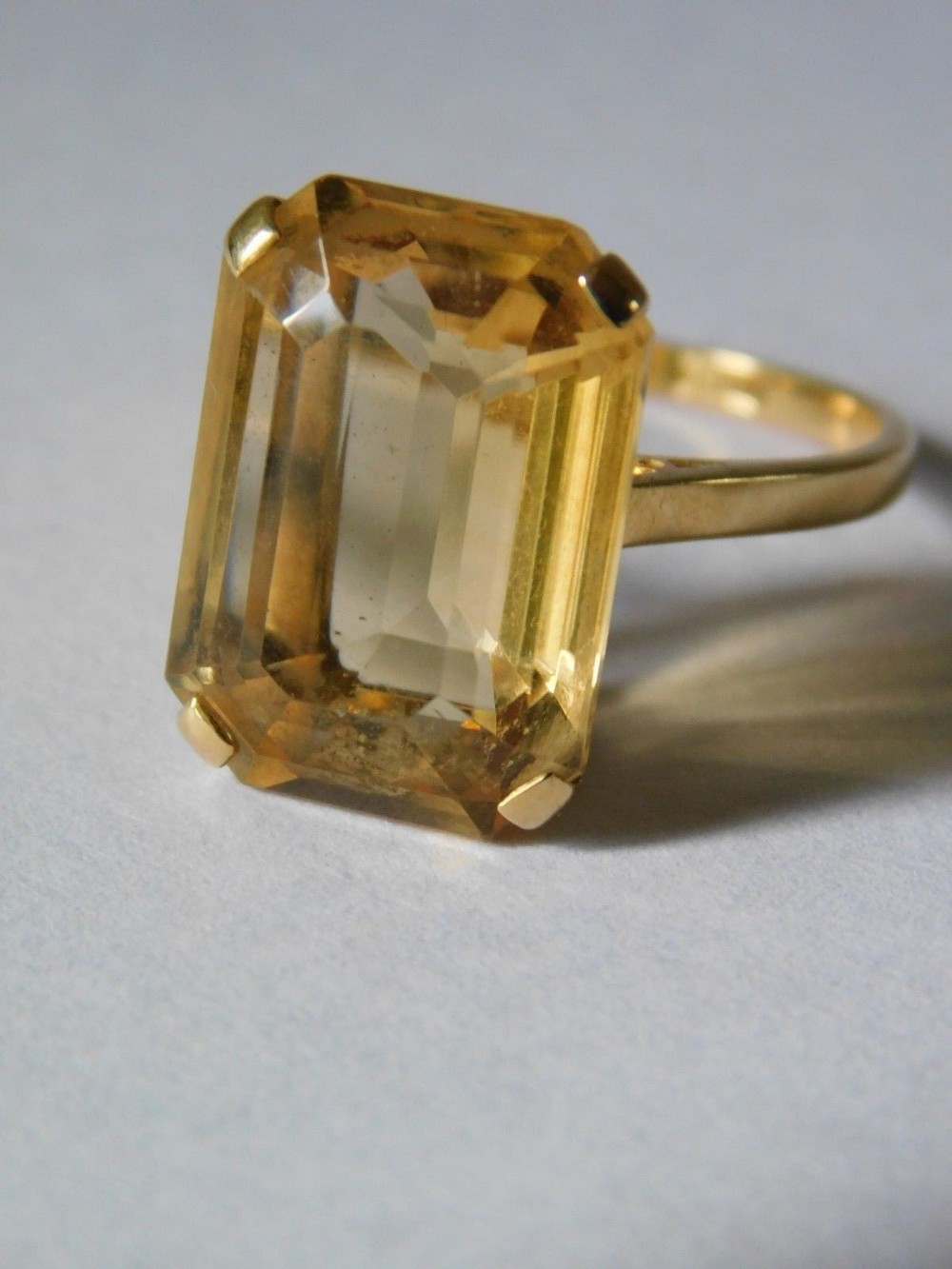 Stunning 18ct Gold 13ct Citrine Ring