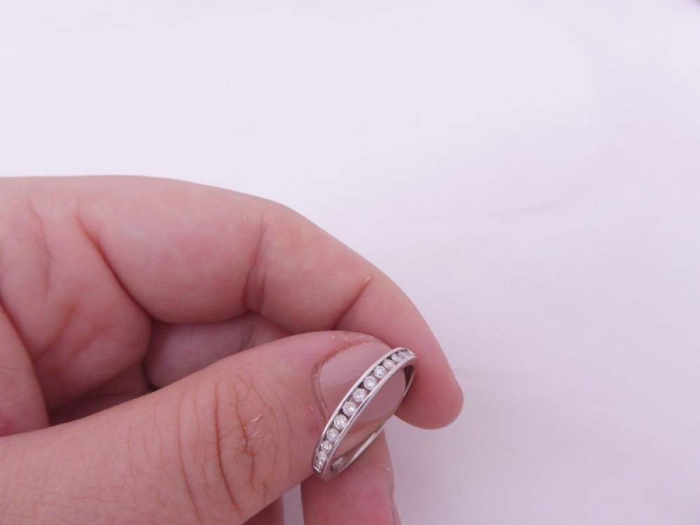 Lovely 13 stone diamond half eternity 18ct gold ring