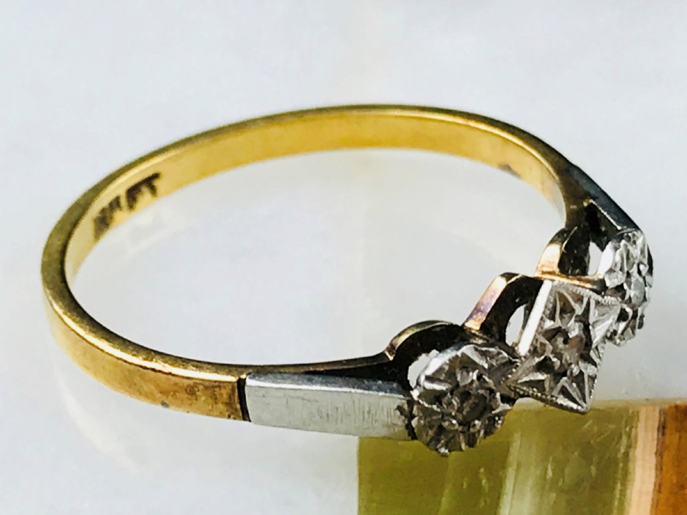 18ct and Plat Illunsion  set with 3 diamonds