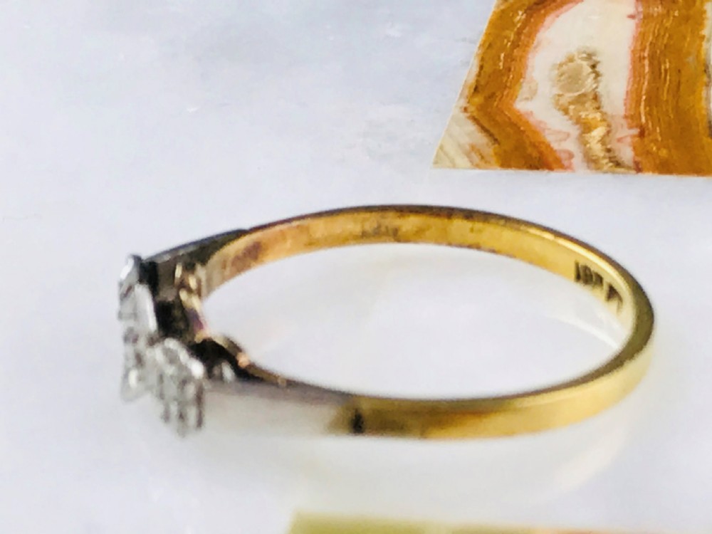 18ct and Plat Illunsion  set with 3 diamonds View III