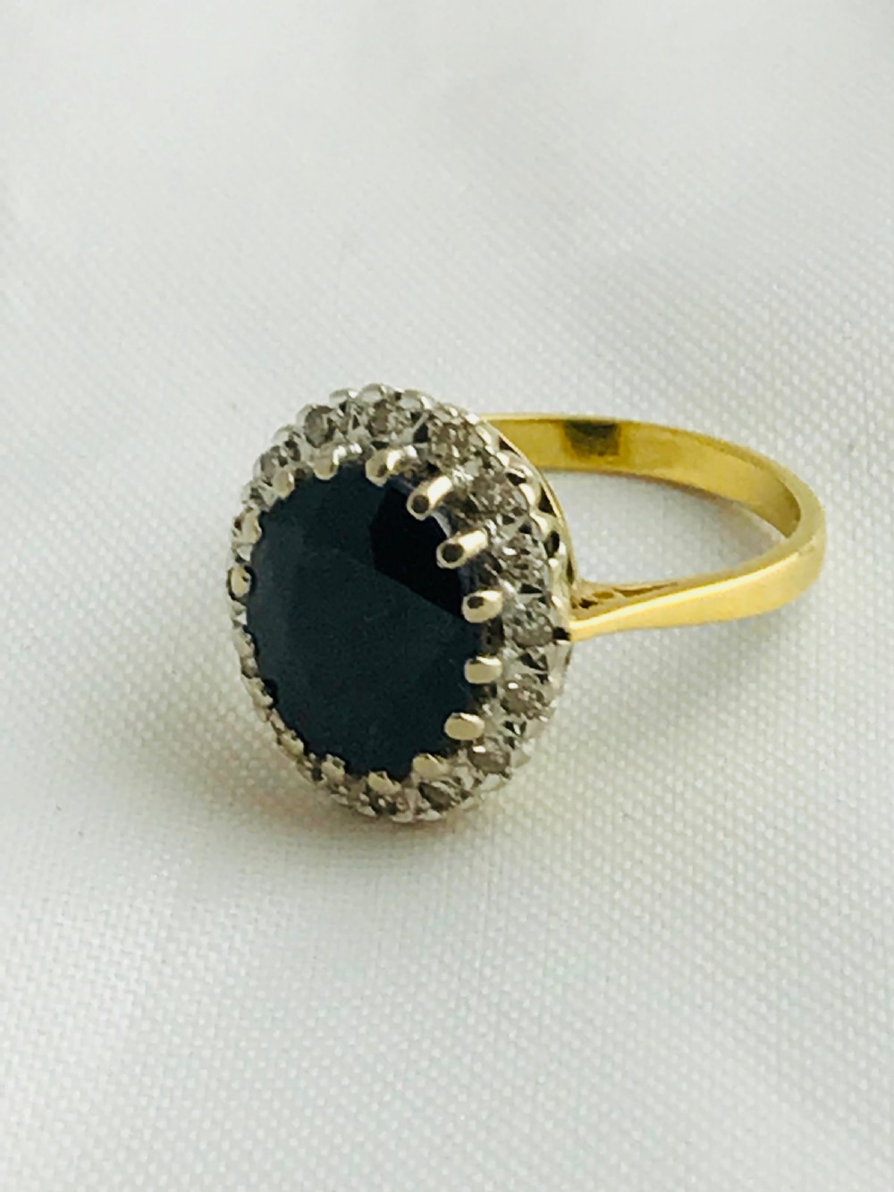 Superb 18ct Gold Large 3.5ct sapphire & Diamond Ring View VII