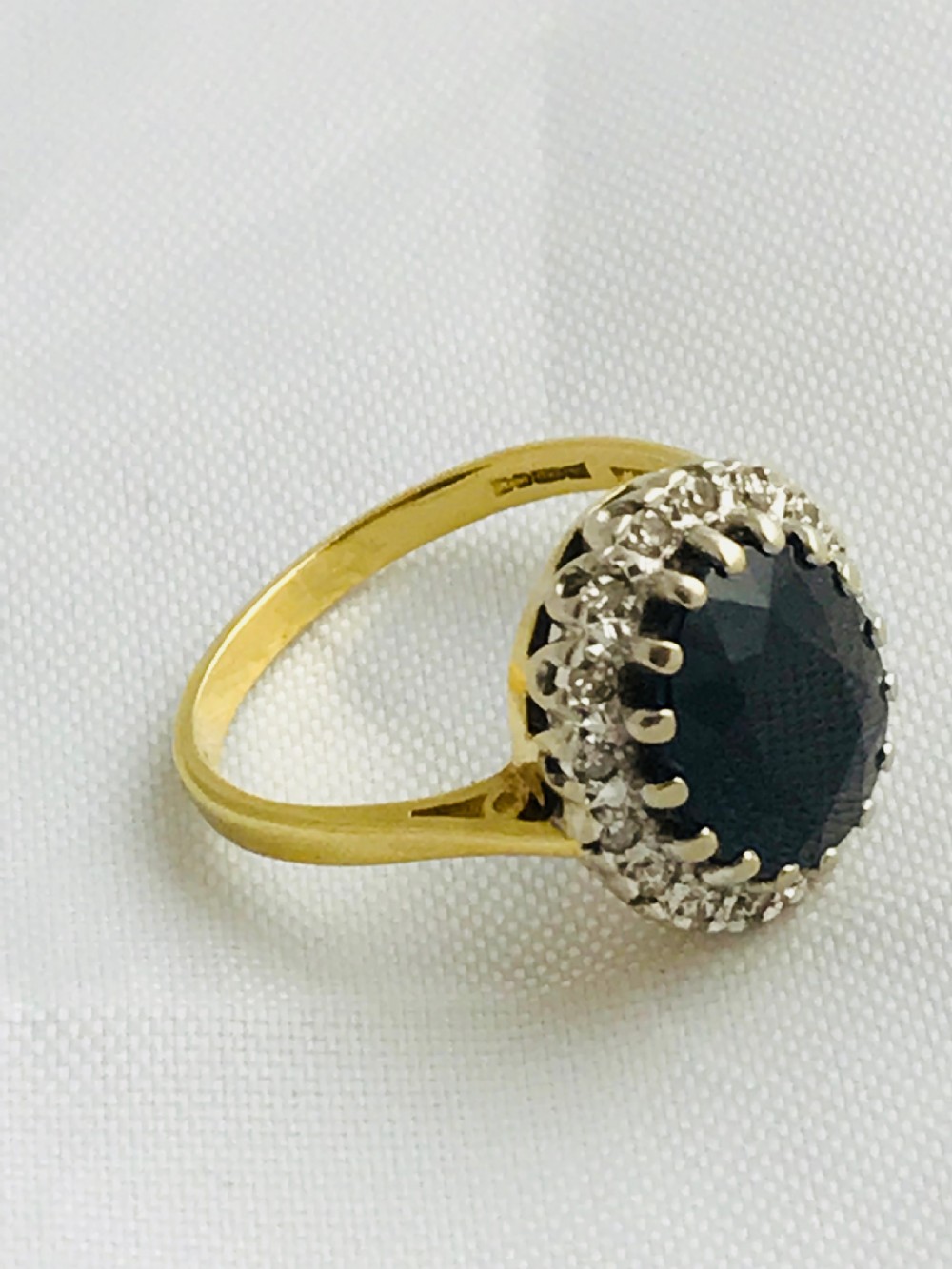 Superb 18ct Gold Large 3.5ct sapphire & Diamond Ring View VIII