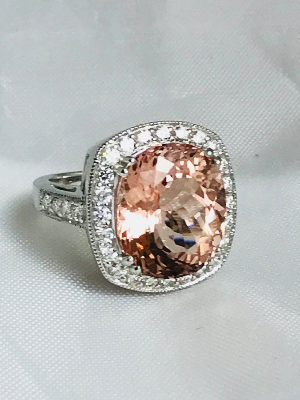 18ct White Gold Morganite (15ct) and Diamond (1ct) 11.2g Size N