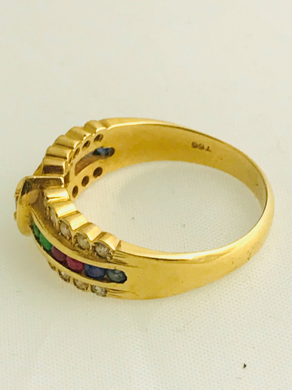 A Beautiful and unusual 18ct Multi Gem Stone Ring. 5.3g Size N1/2 View V