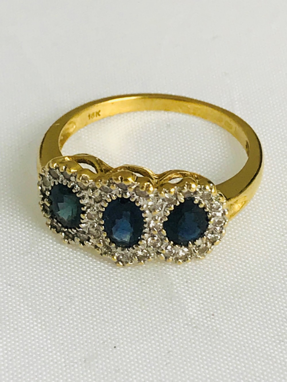 A stunning 18ct Gold Sapphire and Diamond Ring. size N View VI
