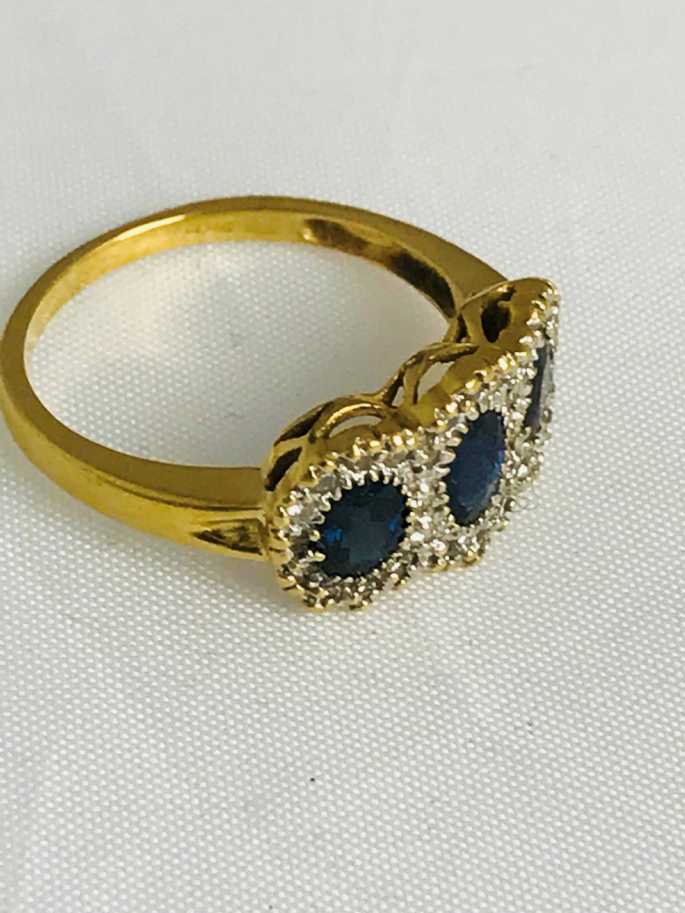 A stunning 18ct Gold Sapphire and Diamond Ring. size N View VII