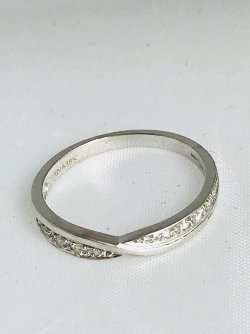 Antique 18ct White Gold Half Eternity with a Twist. Size L