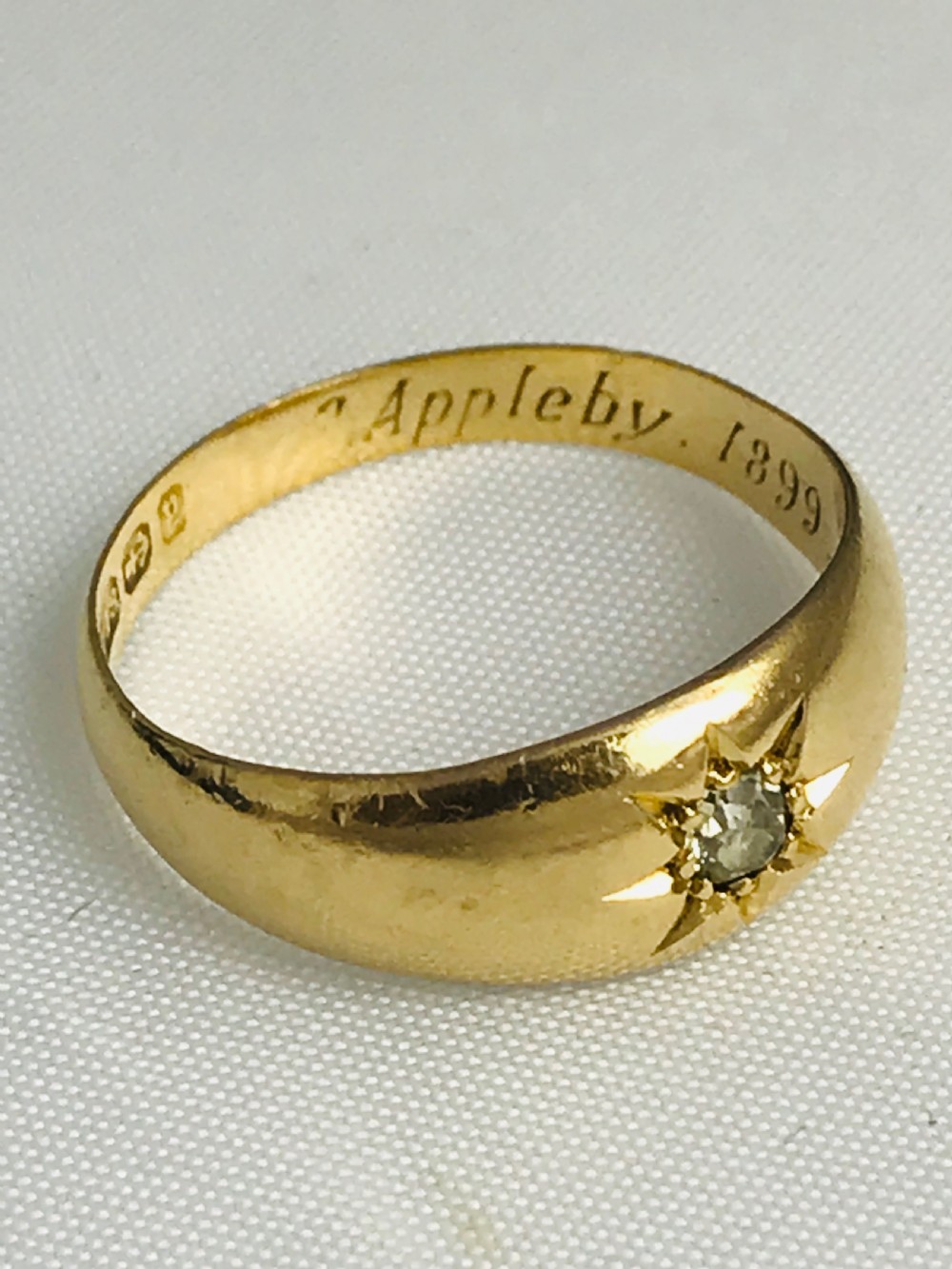 Lovely Victorian 18 carat gold star set solitaire diamond ring View II