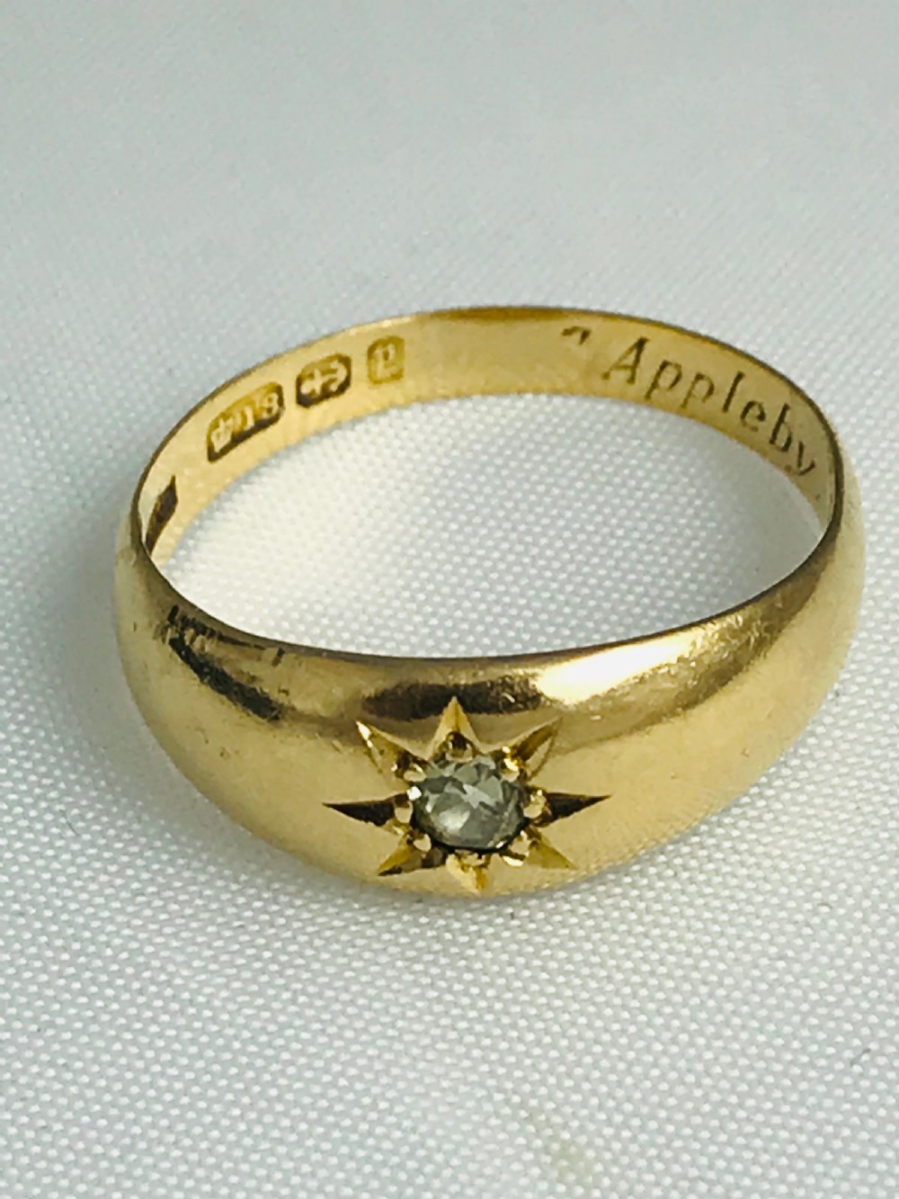 Lovely Victorian 18 carat gold star set solitaire diamond ring View III