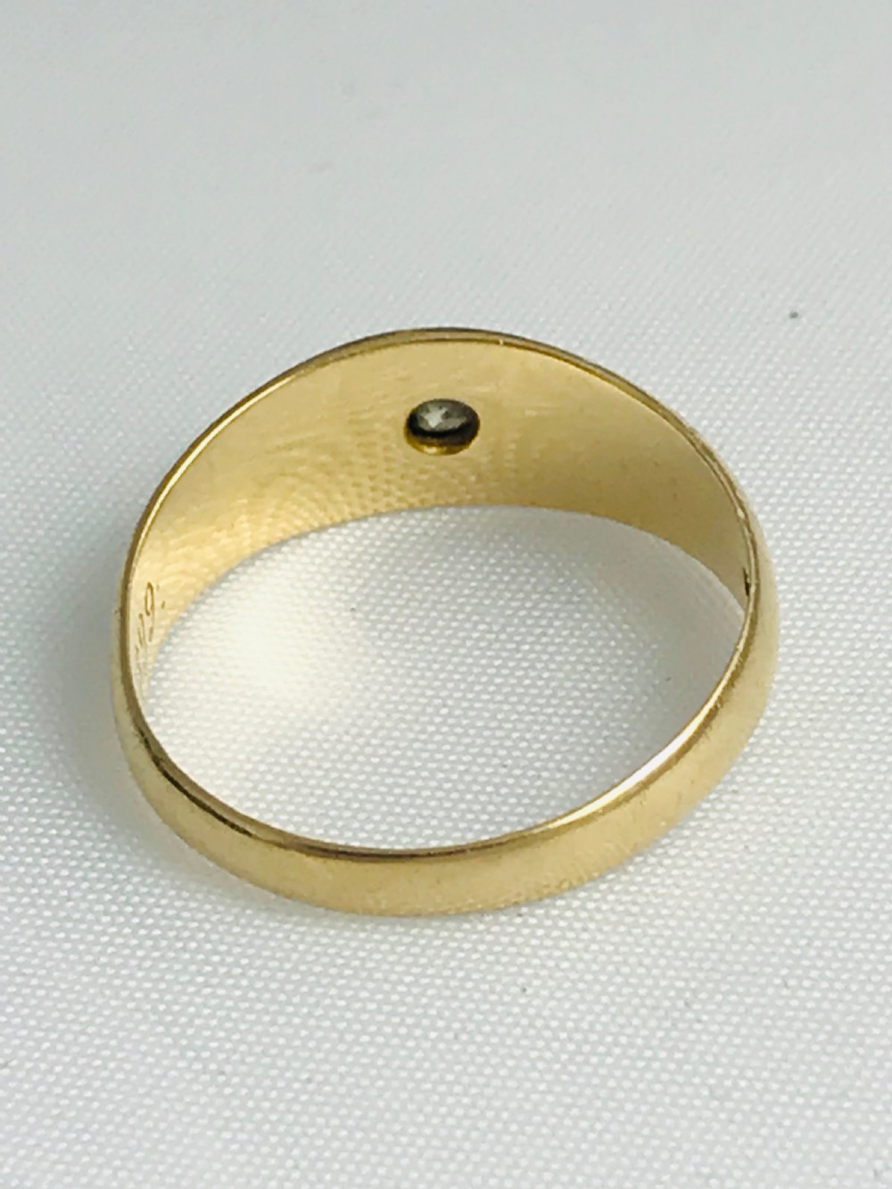Lovely Victorian 18 carat gold star set solitaire diamond ring View VII