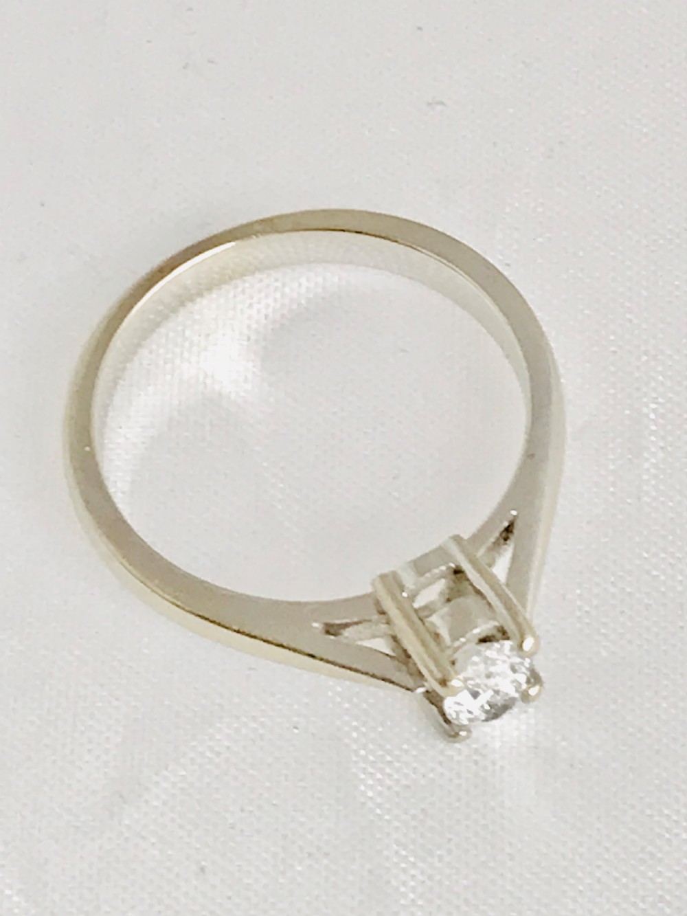 Lovely 33 point old cut diamond solitaire in 18ct gold ring