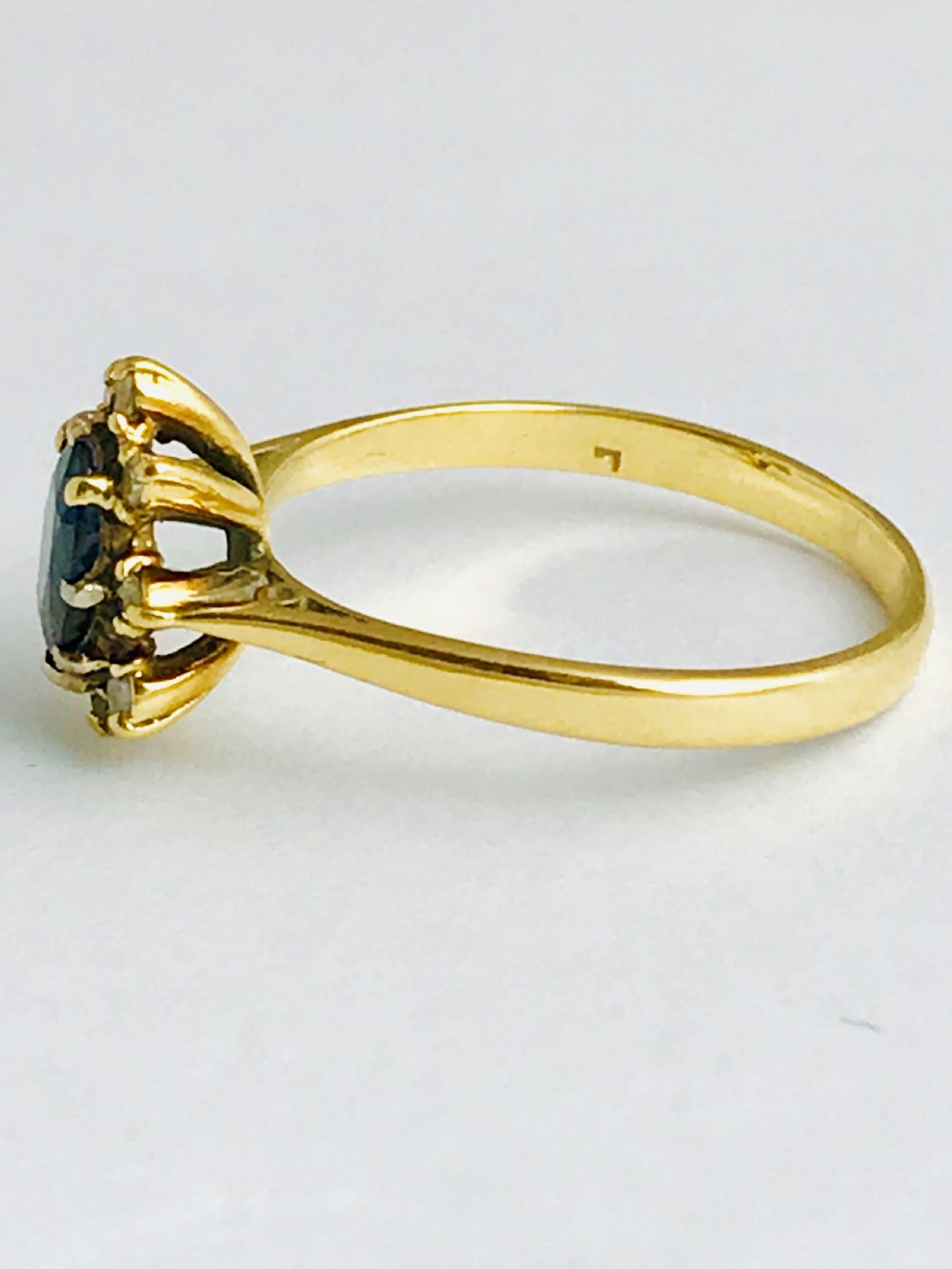 Lovely c1940s 1ct Sapphire & Diamond Ring View V