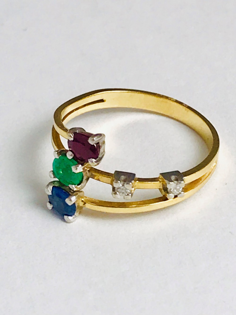 Lovely 18ct Multi Gem Diamond ring View IV
