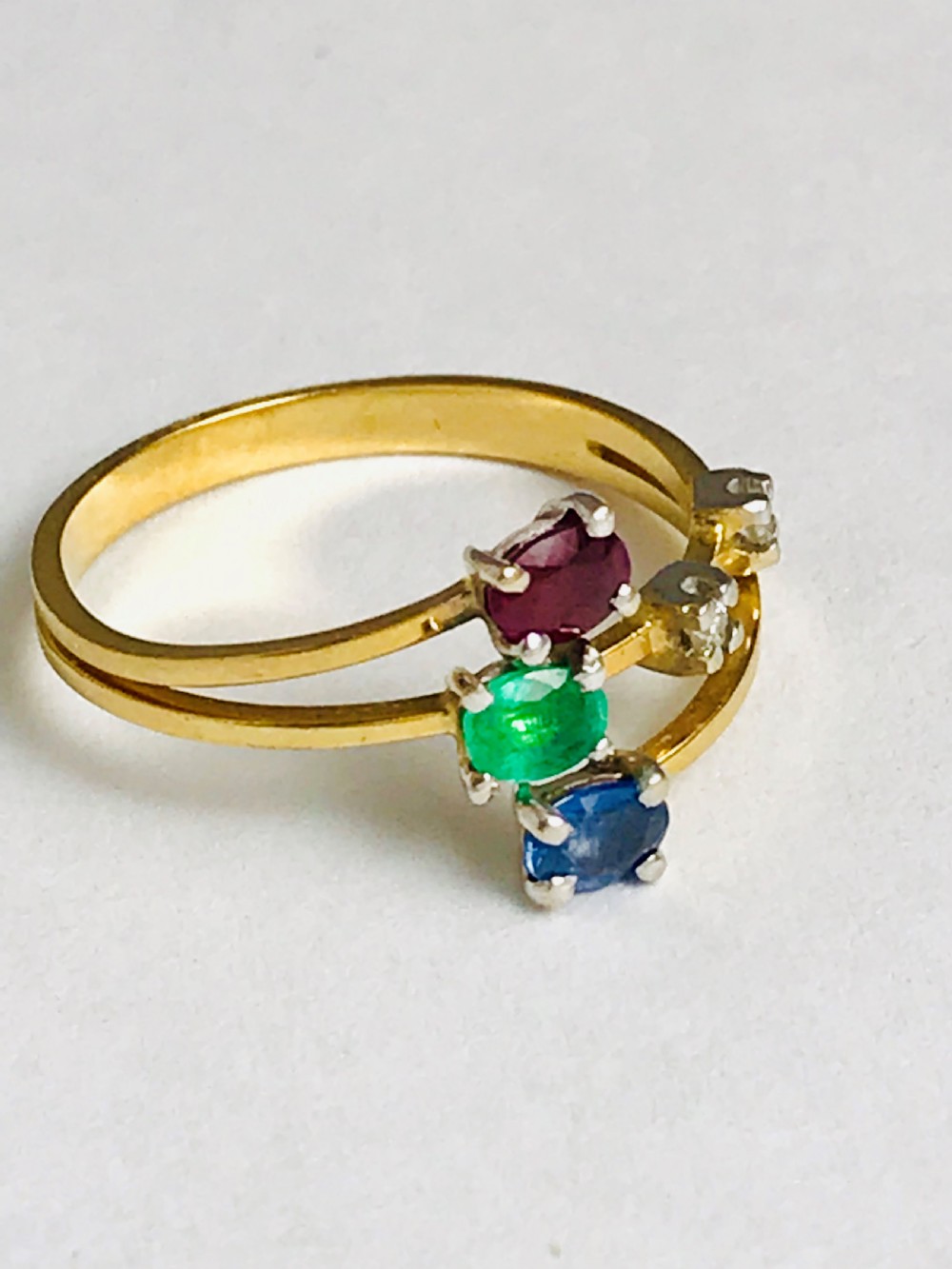 Lovely 18ct Multi Gem Diamond ring View V