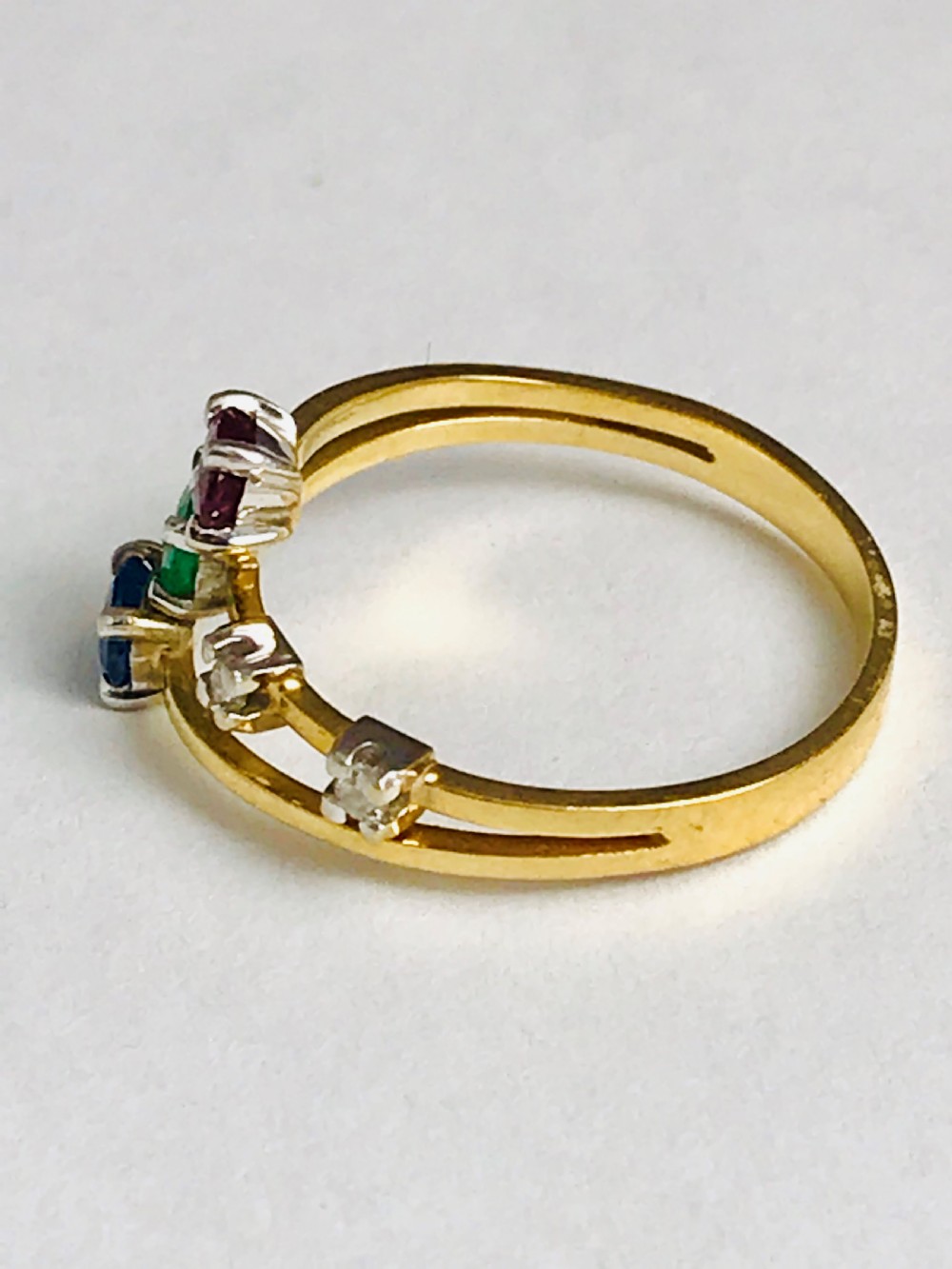 Lovely 18ct Multi Gem Diamond ring View VI