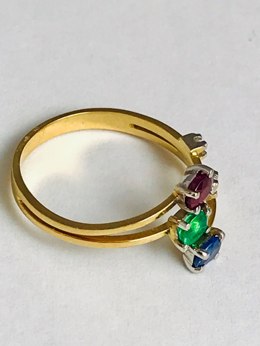 Lovely 18ct Multi Gem Diamond ring View VII