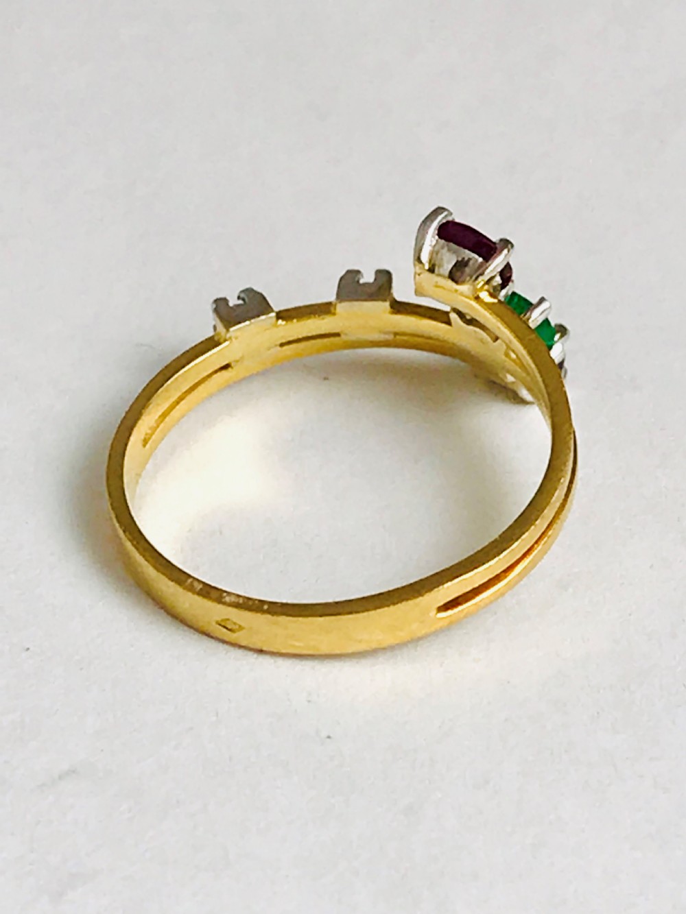 Lovely 18ct Multi Gem Diamond ring View VIII