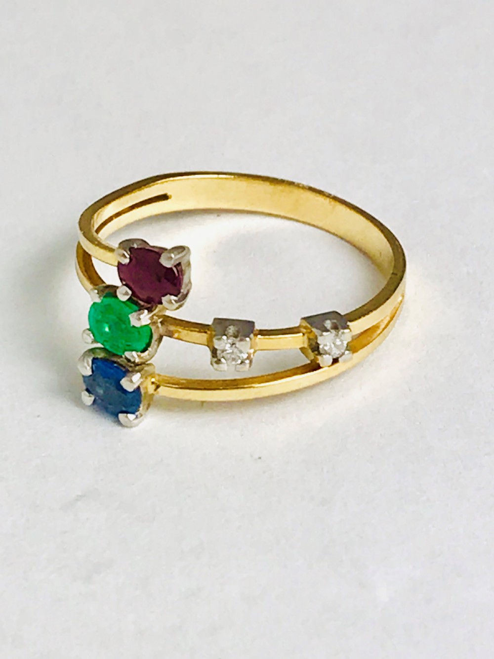 Lovely 18ct Multi Gem Diamond ring View IX