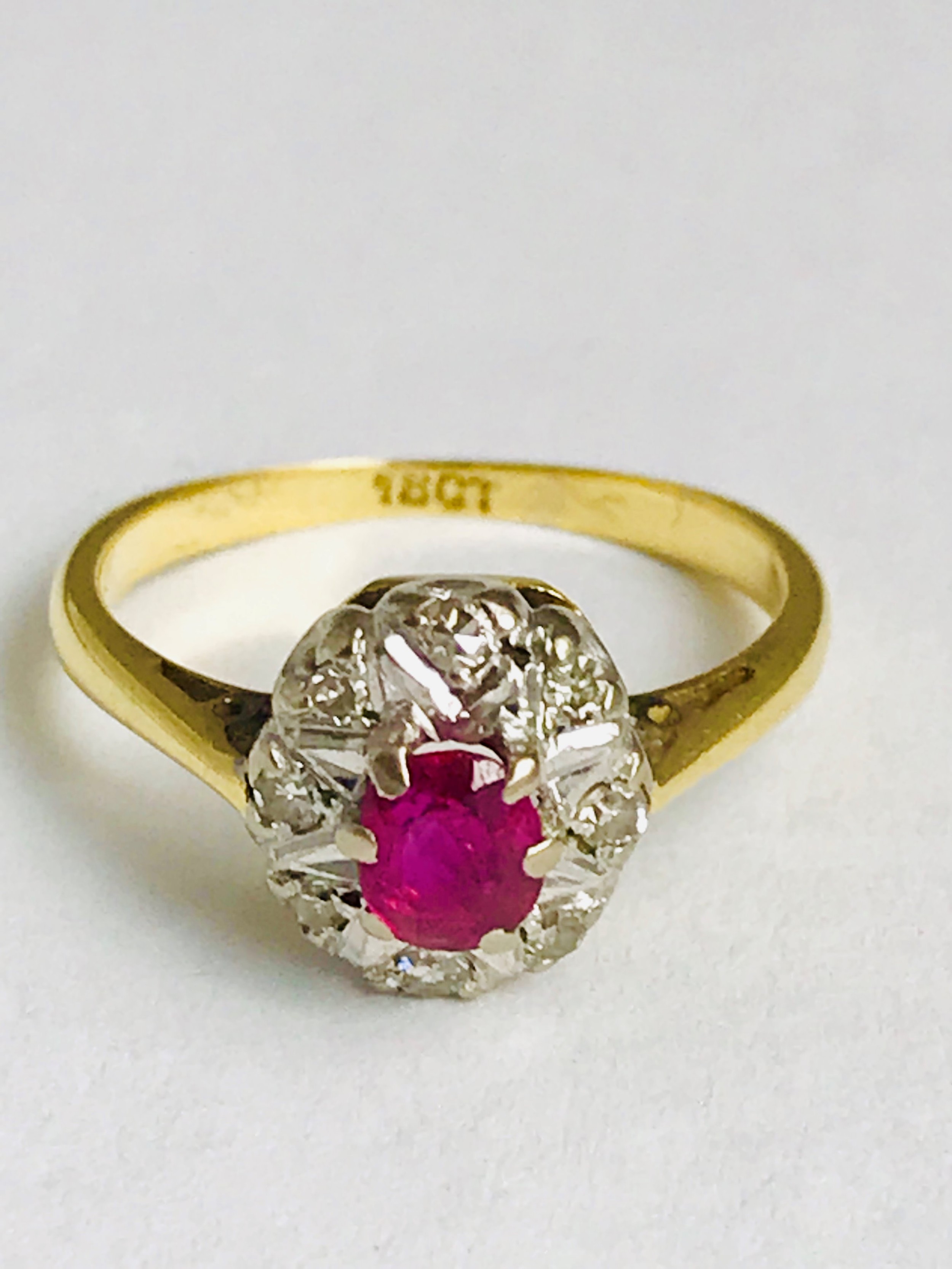 Beautiful 18ct Gold Art Deco Ruby & Diamond Cluster Ring