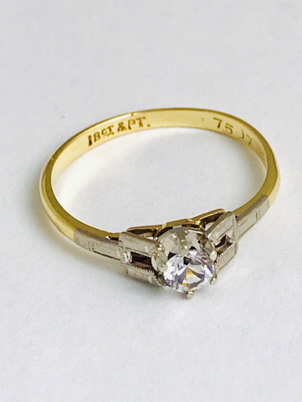Stunning Art Deco 18ct Gold 0.35ct Solitaire Diamond Ring