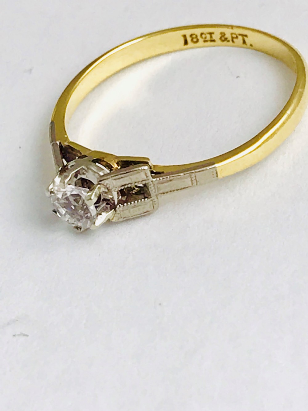 Stunning Art Deco 18ct Gold 0.35ct Solitaire Diamond Ring View V