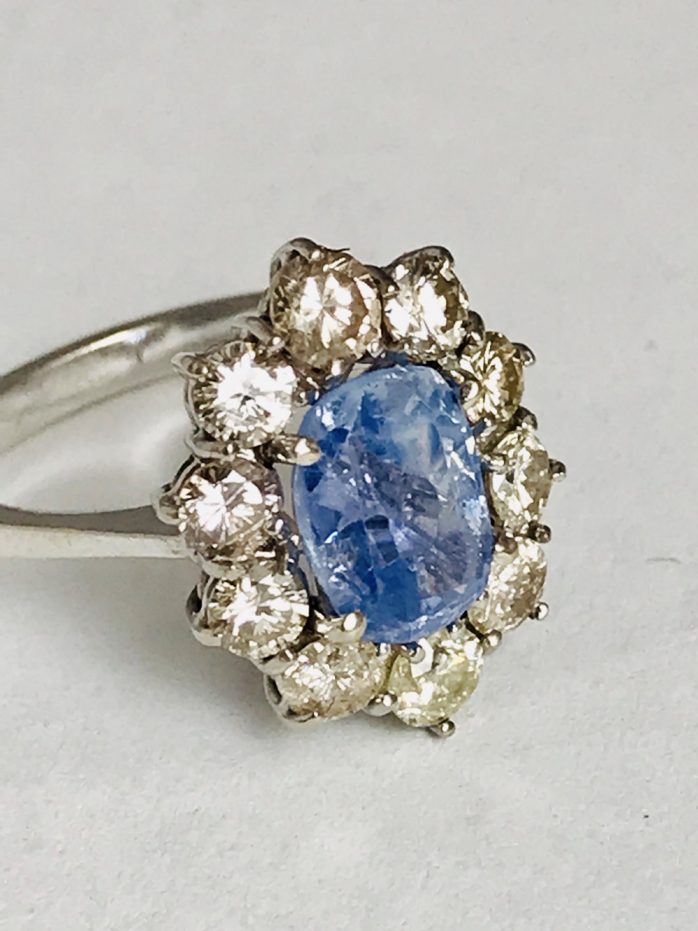 Stunning 18ct White Gold 1.6ct Diamond & 1.6ct Cornflower Blue Sapphire Ring
