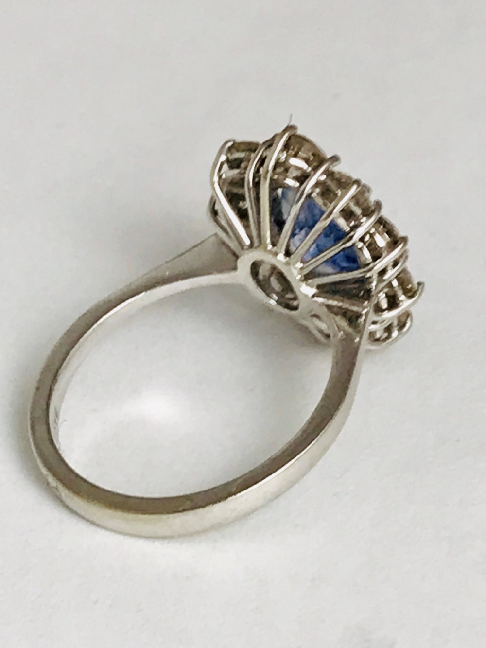 Stunning 18ct White Gold 1.6ct Diamond & 1.6ct Cornflower Blue Sapphire Ring View V