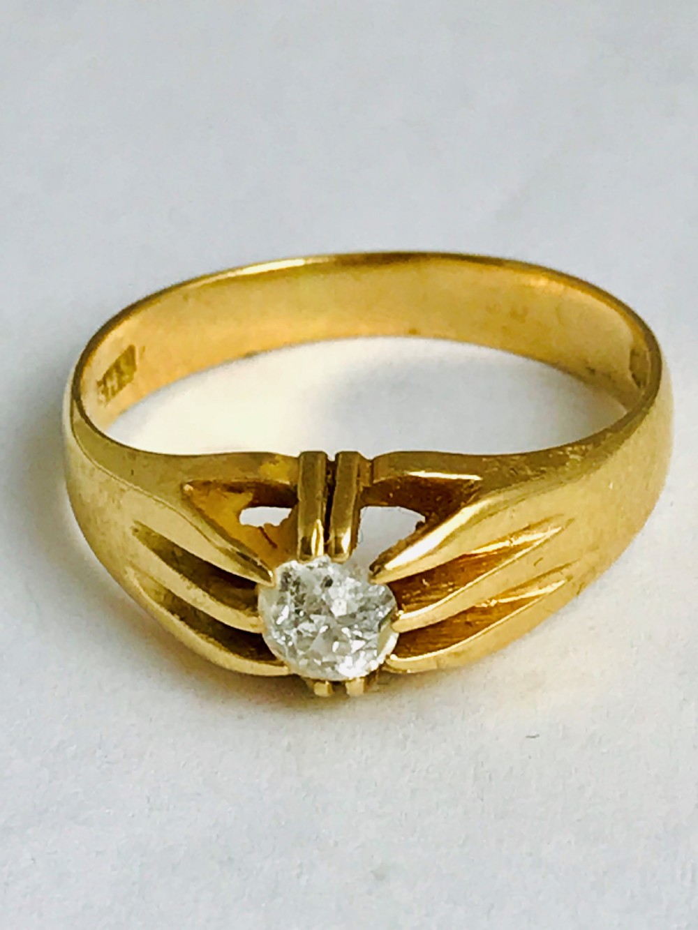 Superb 18CT Old Brilliant Cut Gentleman's Diamond Solitaire Ring  View IV