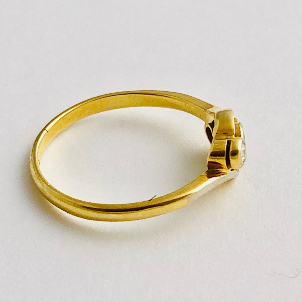CHARMING, VICTORIAN, 18 CT GOLD AND PLATINUM RING WITH EMERALD AND DIAMONDS View III